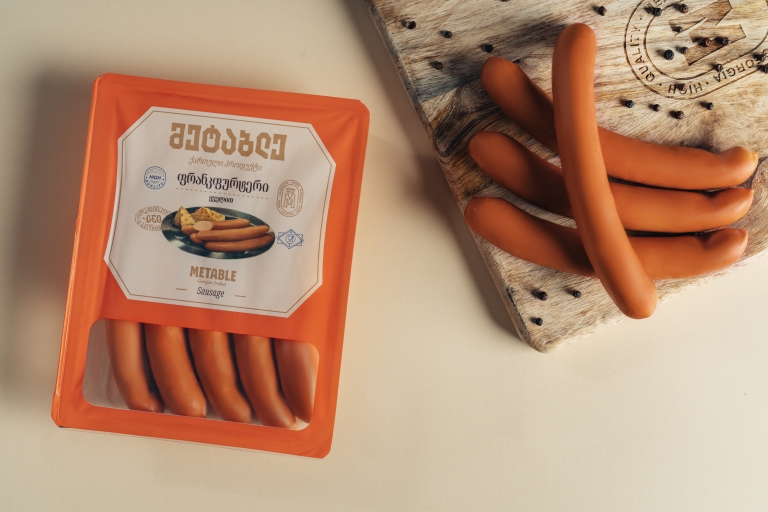 ფრანკფურტერი ყველით